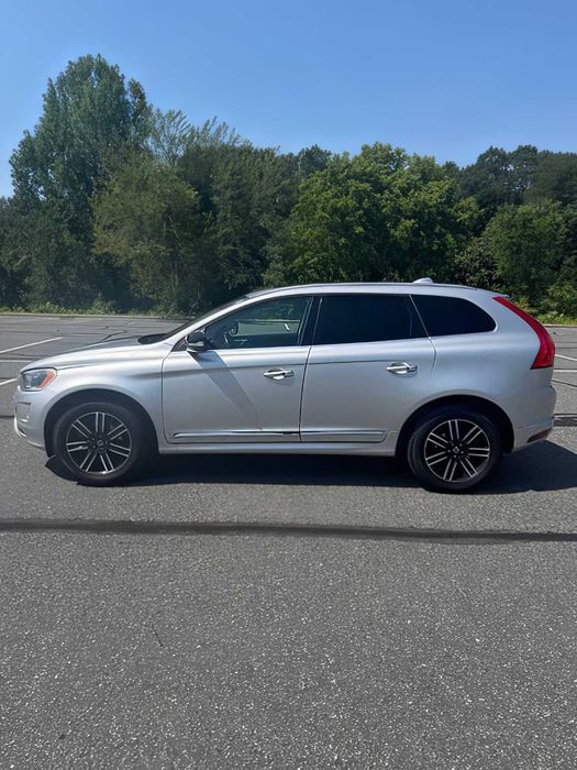 Volvo XC60      2017