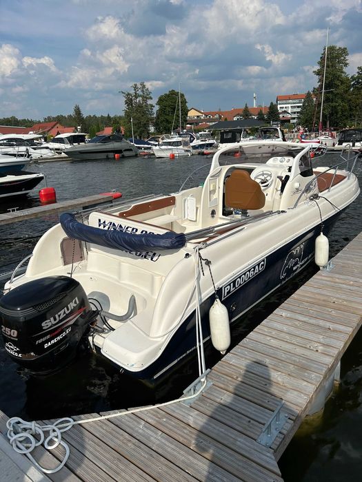 JACHT  motorowy  WINNER 800 silnik SUZUKI 250 km V6