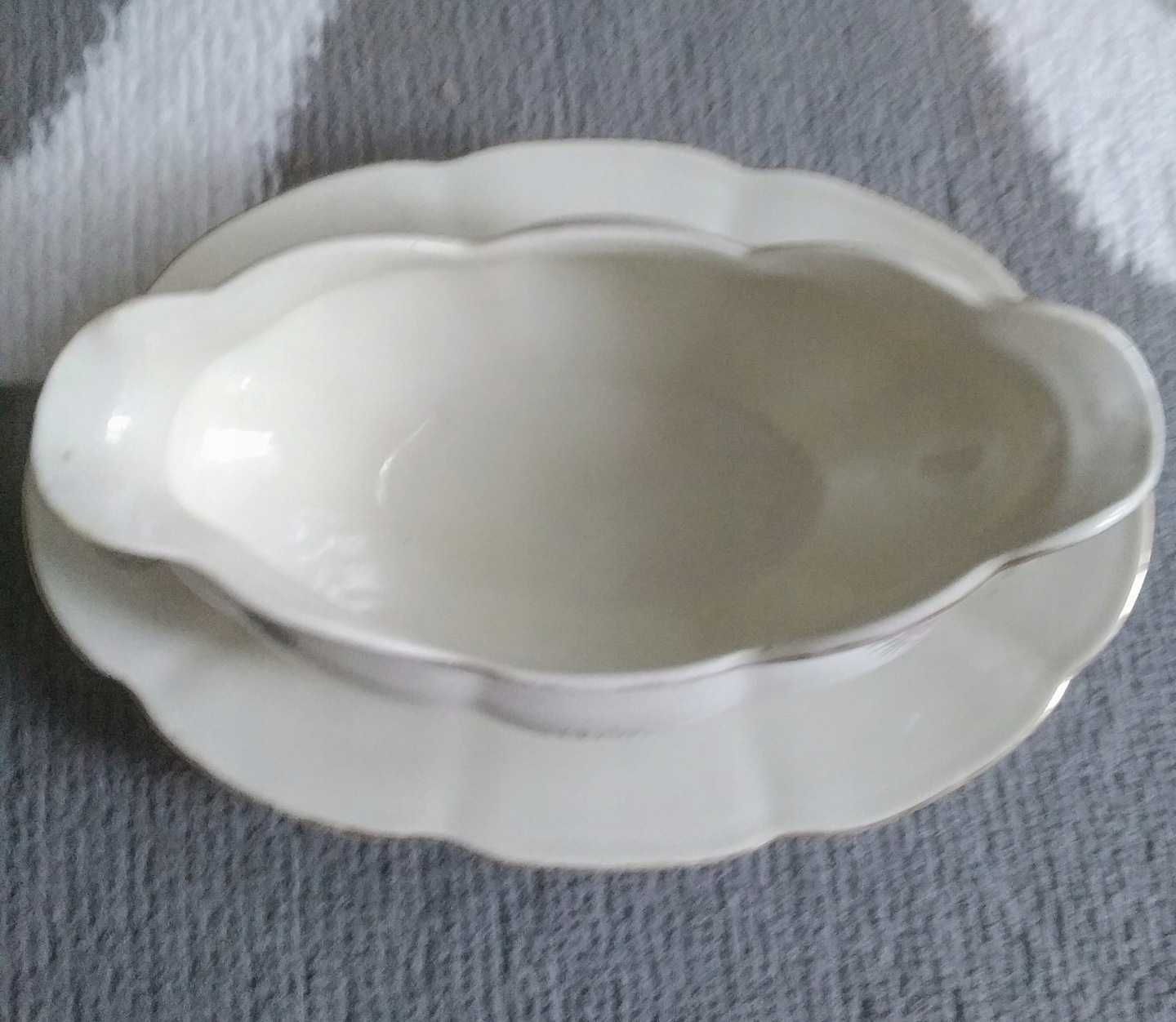 Chodzież stara porcelanowa sosjerka lata 50-60