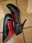 Buty czarne że skory