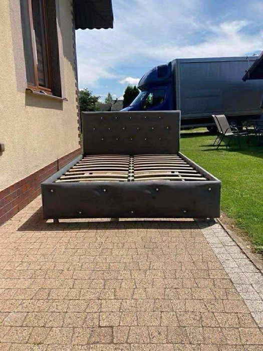 Łóżka sypialniane, tapicerowane