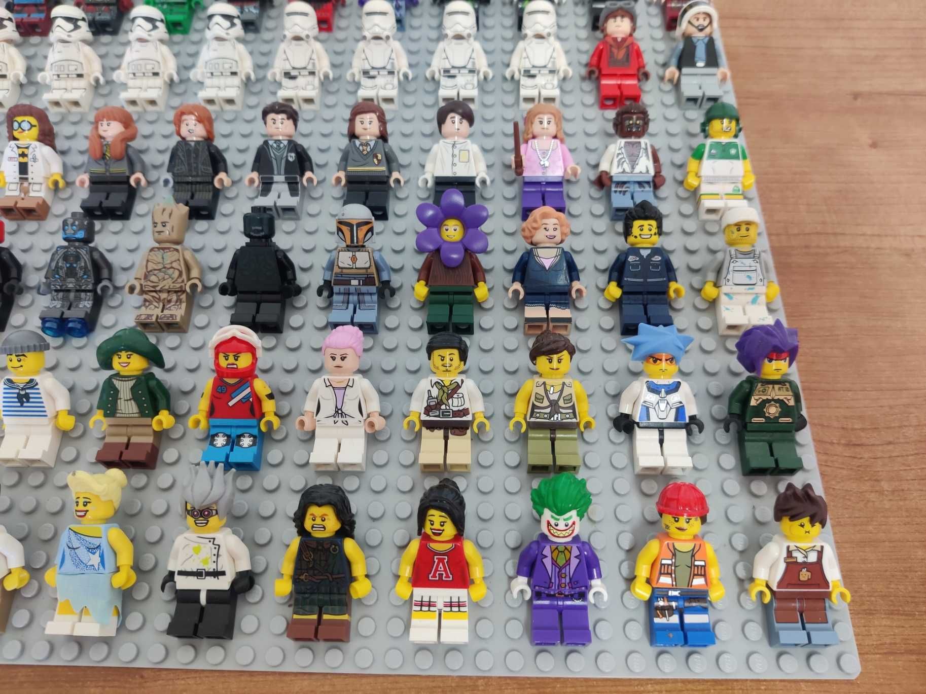 Vendo Lote Minifiguras Lego de varios temas a 2.5€ cada