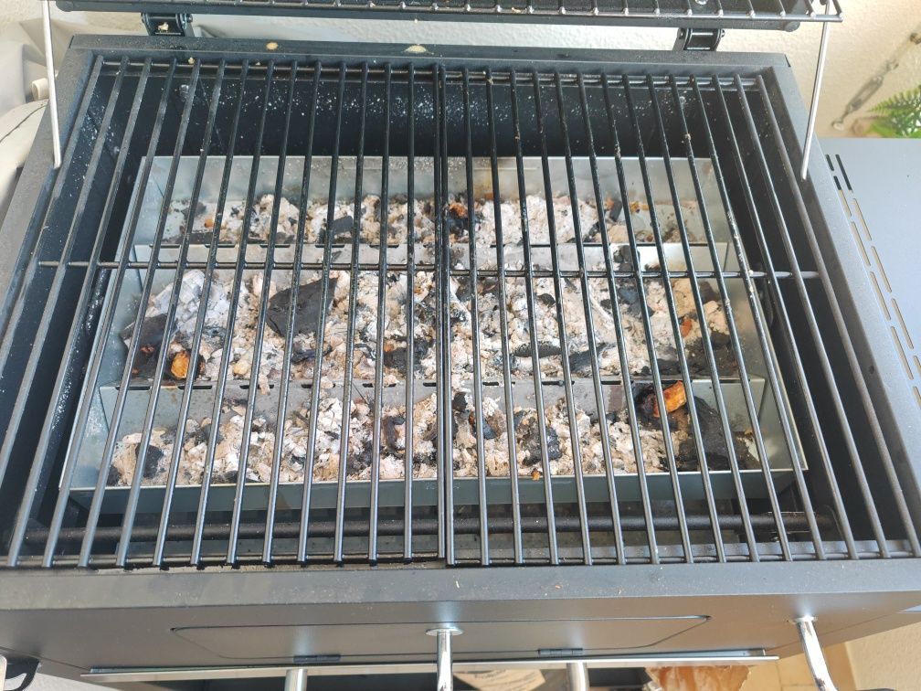 Barbecue carvão Naterial