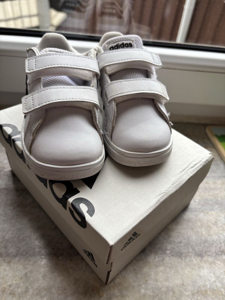 Biale buty adidas na rzepy