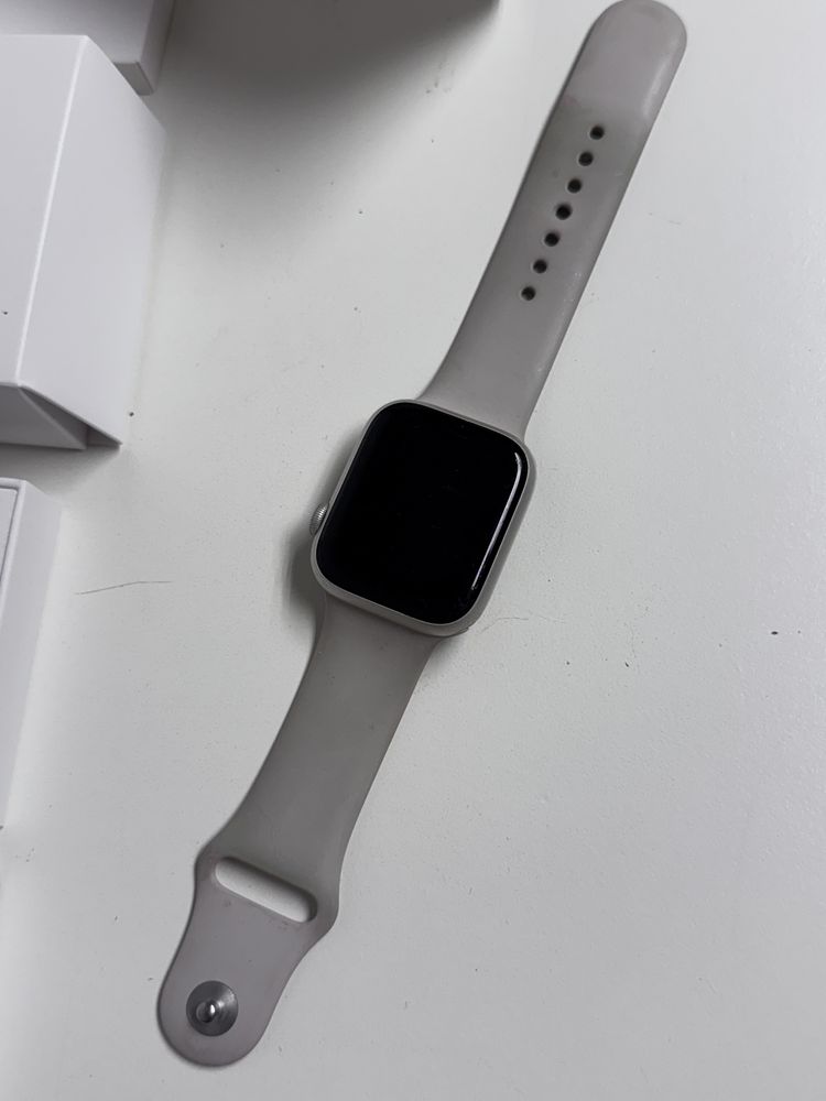 Apple watch series 8 45 mm cellular starlight aluminum uszkodzony