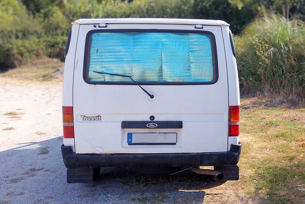 Ford Transit Campervan - Dormitorio