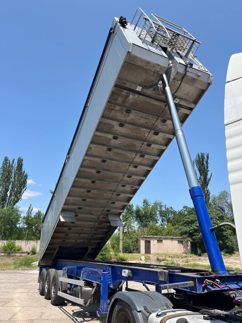 Напівпричіп самоскид Fruehauf LTD