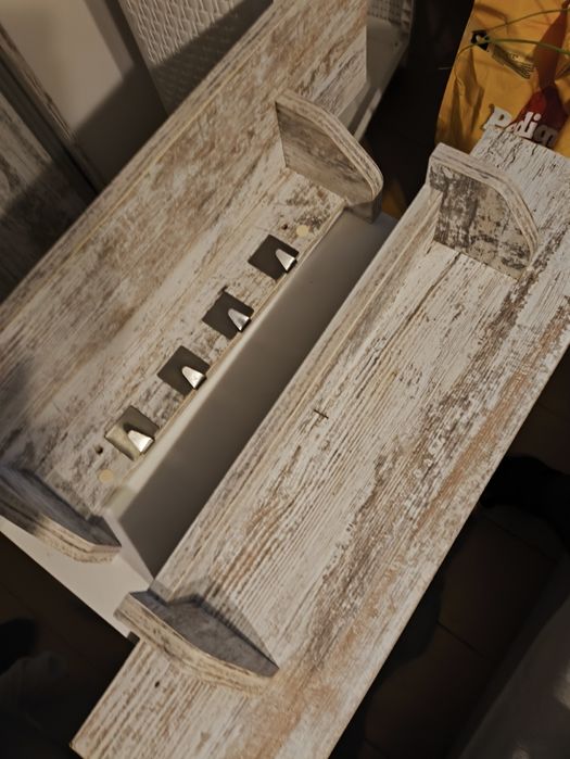 Półka wisząca przecierana