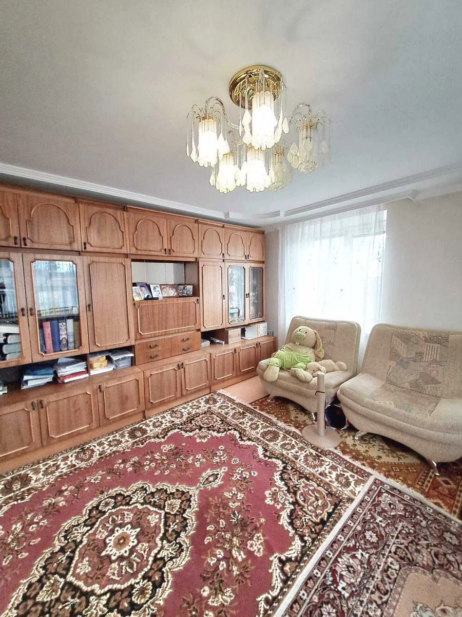 Продам 3-и к/к 76 м2 в елітному будинку з закритим двором в центрі..