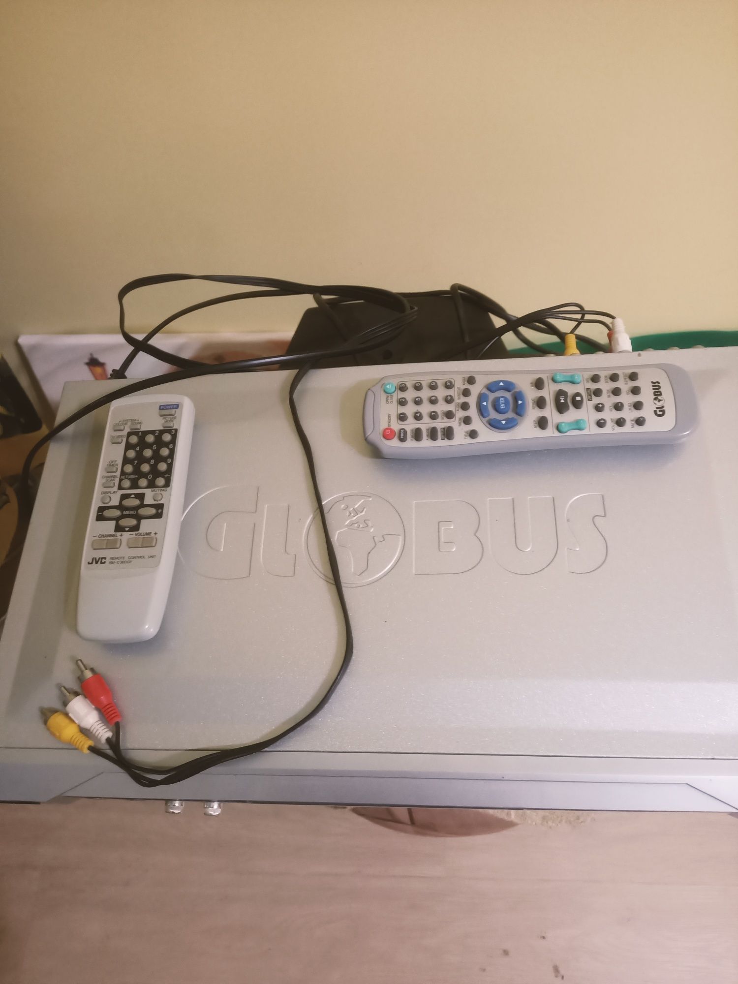 Телевизор JVC,  в робочому стані, DVD player Globus.