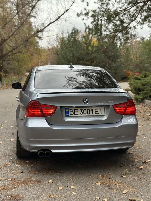 Продам BMW e90 рестайлинг 328i 3л бензин 2010 год