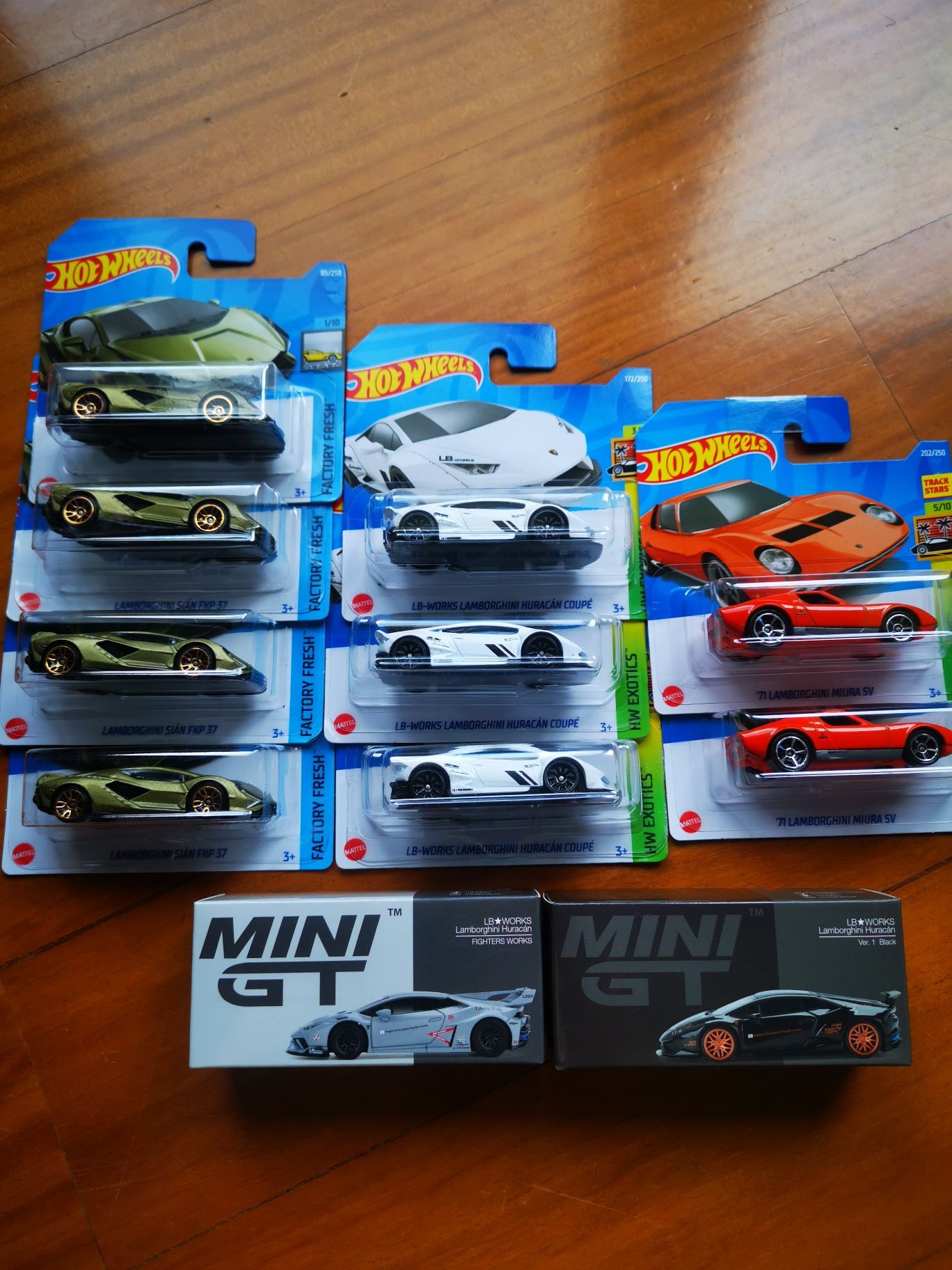 Lamborghini Hot wheels novo com portes incluídos