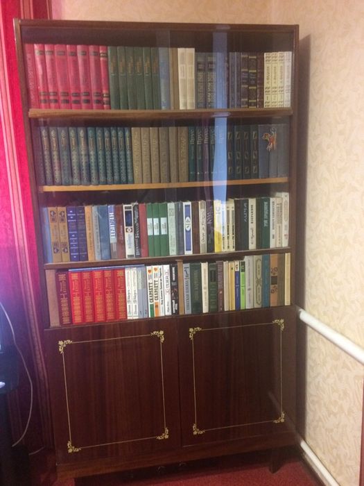 Стінка у вітальню гостинну книжні шкафи меблі