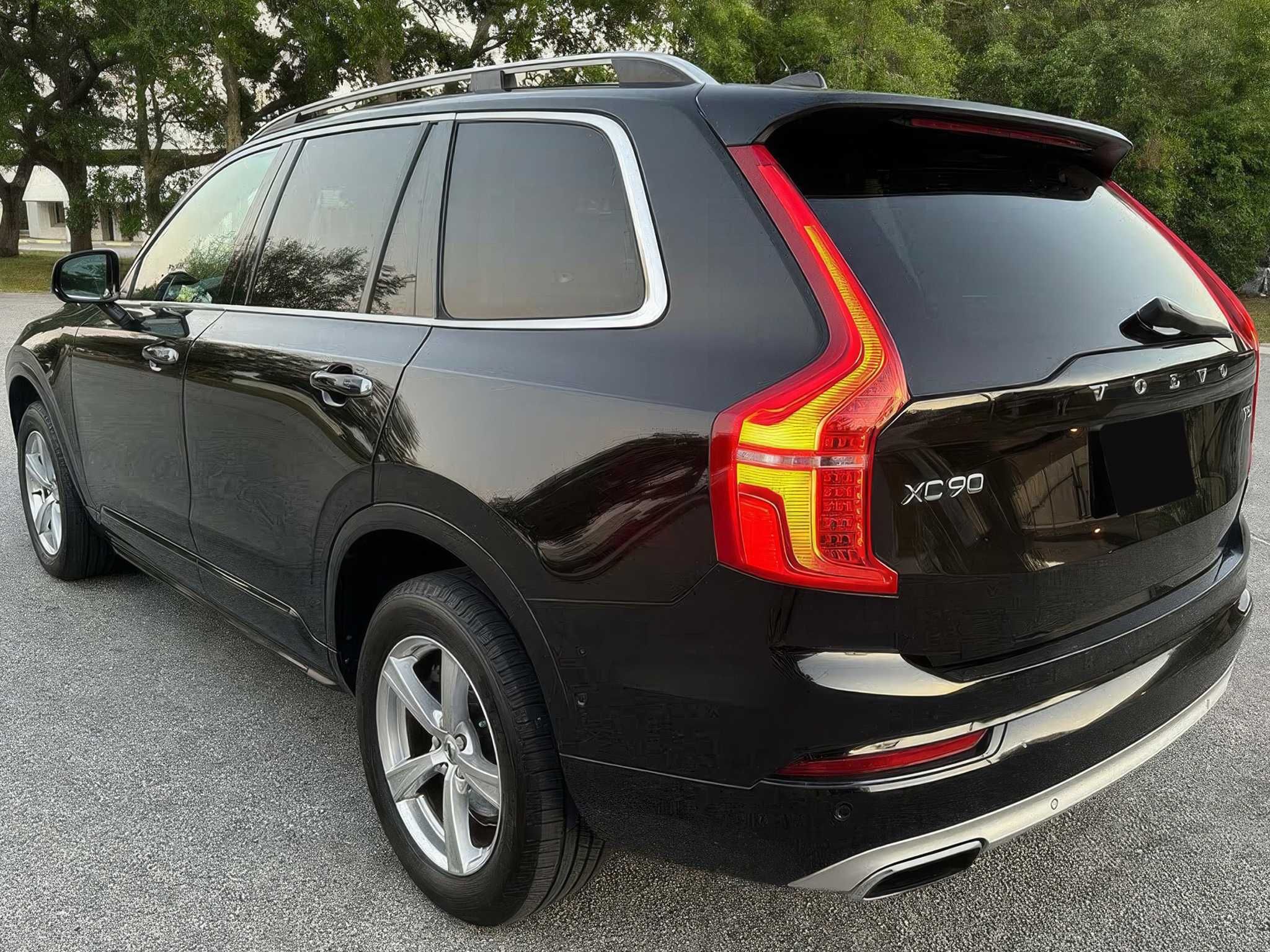 2017 Volvo XC90 T5 Momentum
