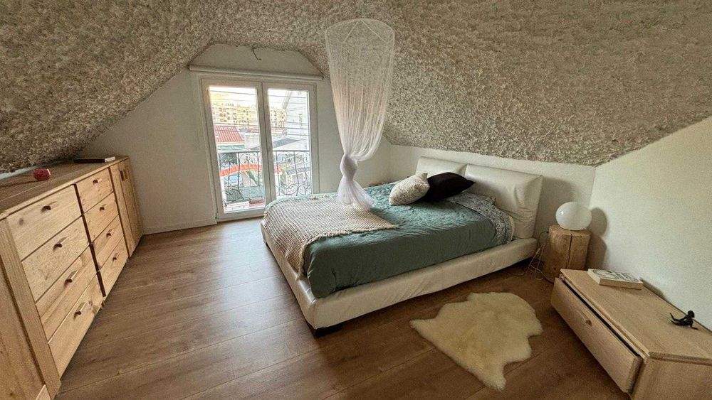 Moradia isolada T5 Charneca Caparica c exc. áreas