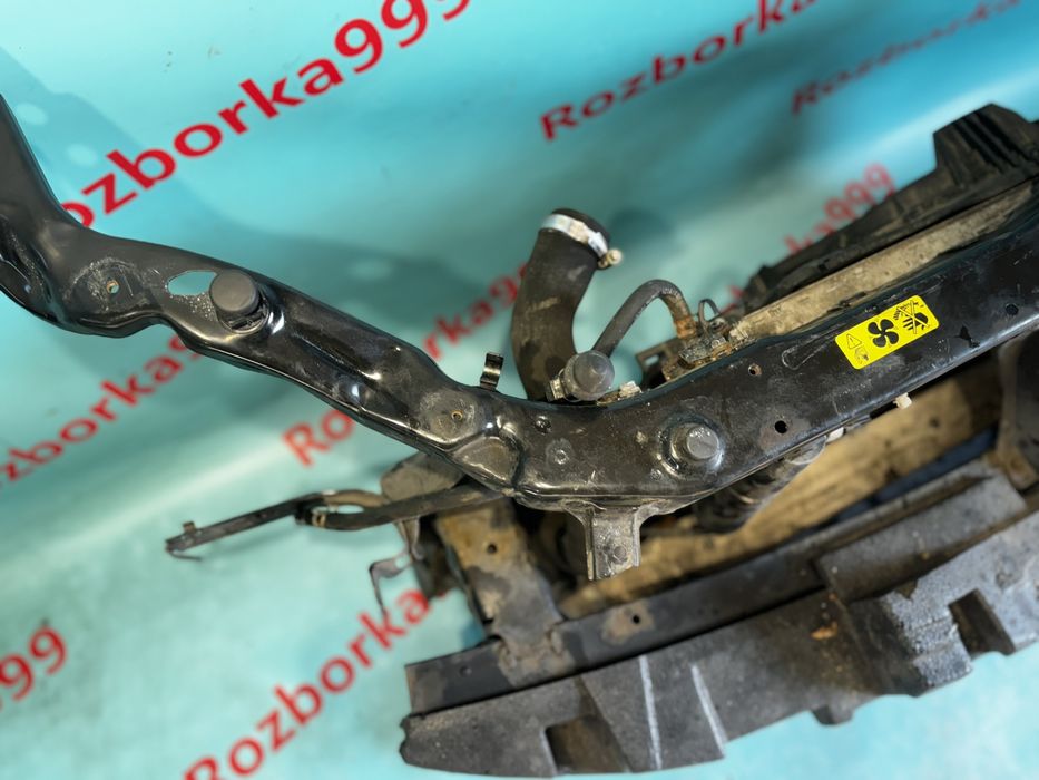 Установочна телевізор Qashqai j10 радіатор 2.0dci Кашкай