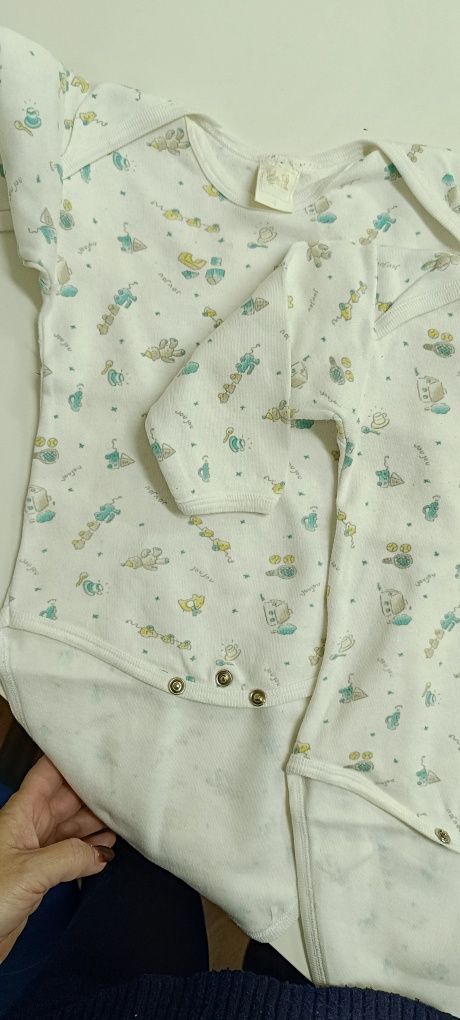 2 bodys de manga comprida para bebé.. usados. 4 meses