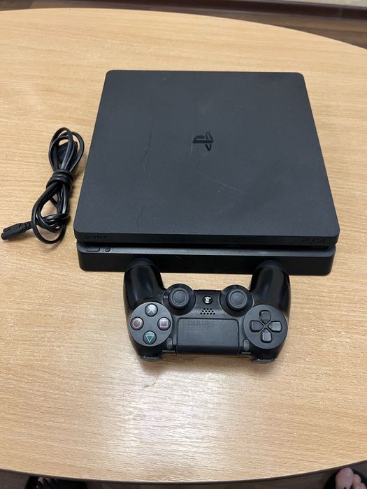 PS 4 полностью рабочая, в ремонте не была, все пломбы целые.