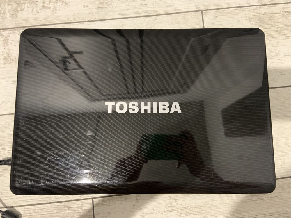 Ноутбук TOSHIBA satelite l555 з відеокартою