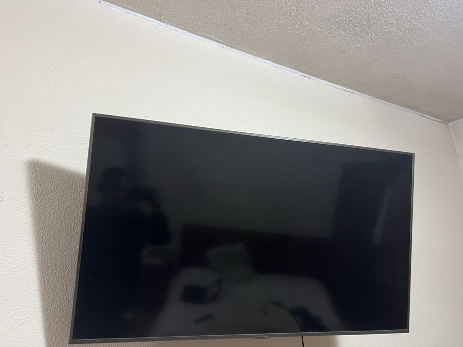 TV Samsung 43 polegadas UHD 4K c/ suporte para parede