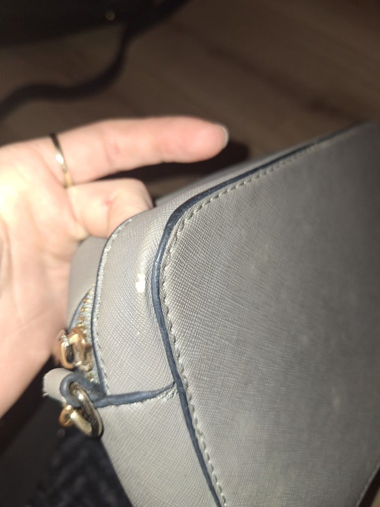 Damska torebka na ramię z dlugim paskiem michael kors