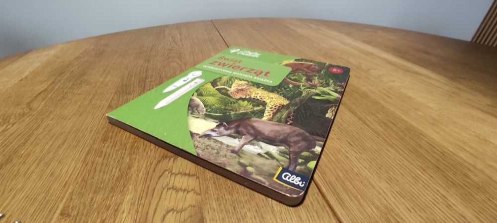 Pióro Albik + Wszechświat + Atlas świata+ Wesoła nauka +Świat zwierząt