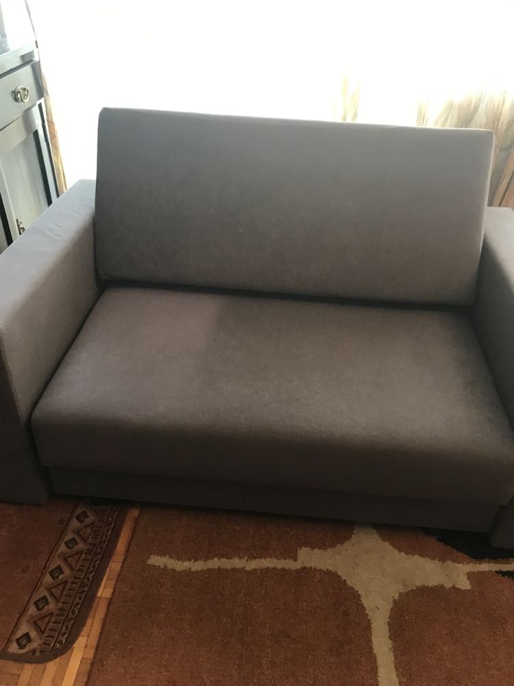 Sofa szara używana z funkcja spania .