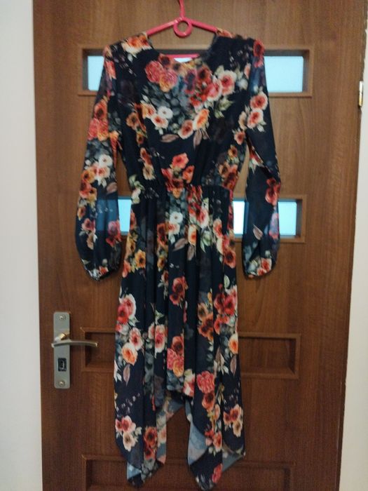 Sukienka asymetryczna w kwiaty