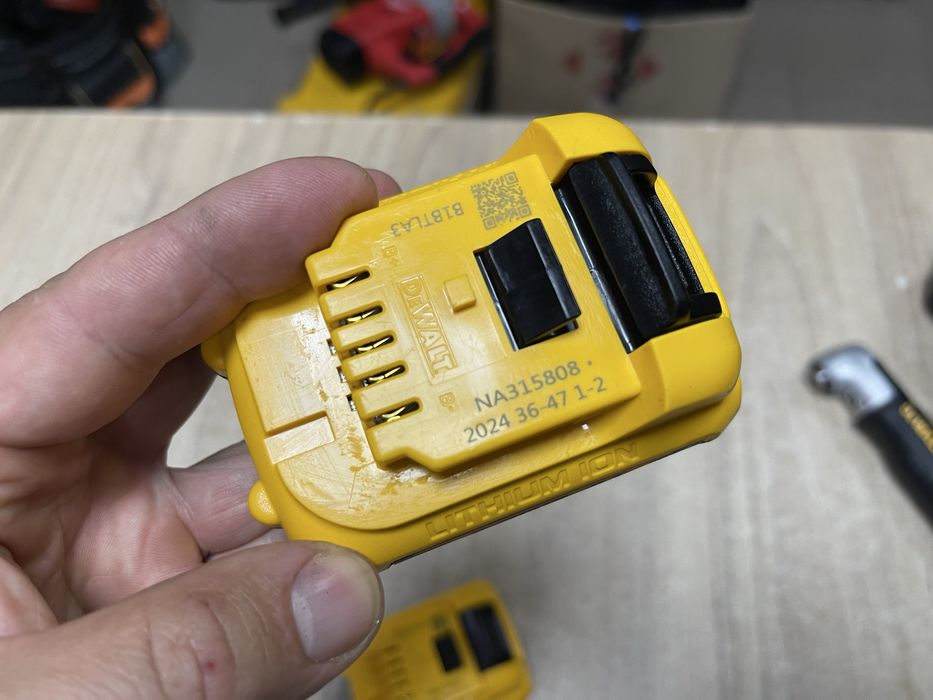 Dewalt XR 2.0-3.0Ah / акумуляторні батареї Девольт 12V