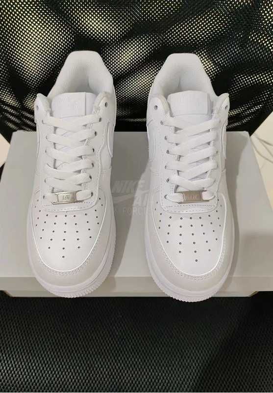 Uniseks/Damskie/Trampki/Nike Air Force 1 Low '07 White R.40