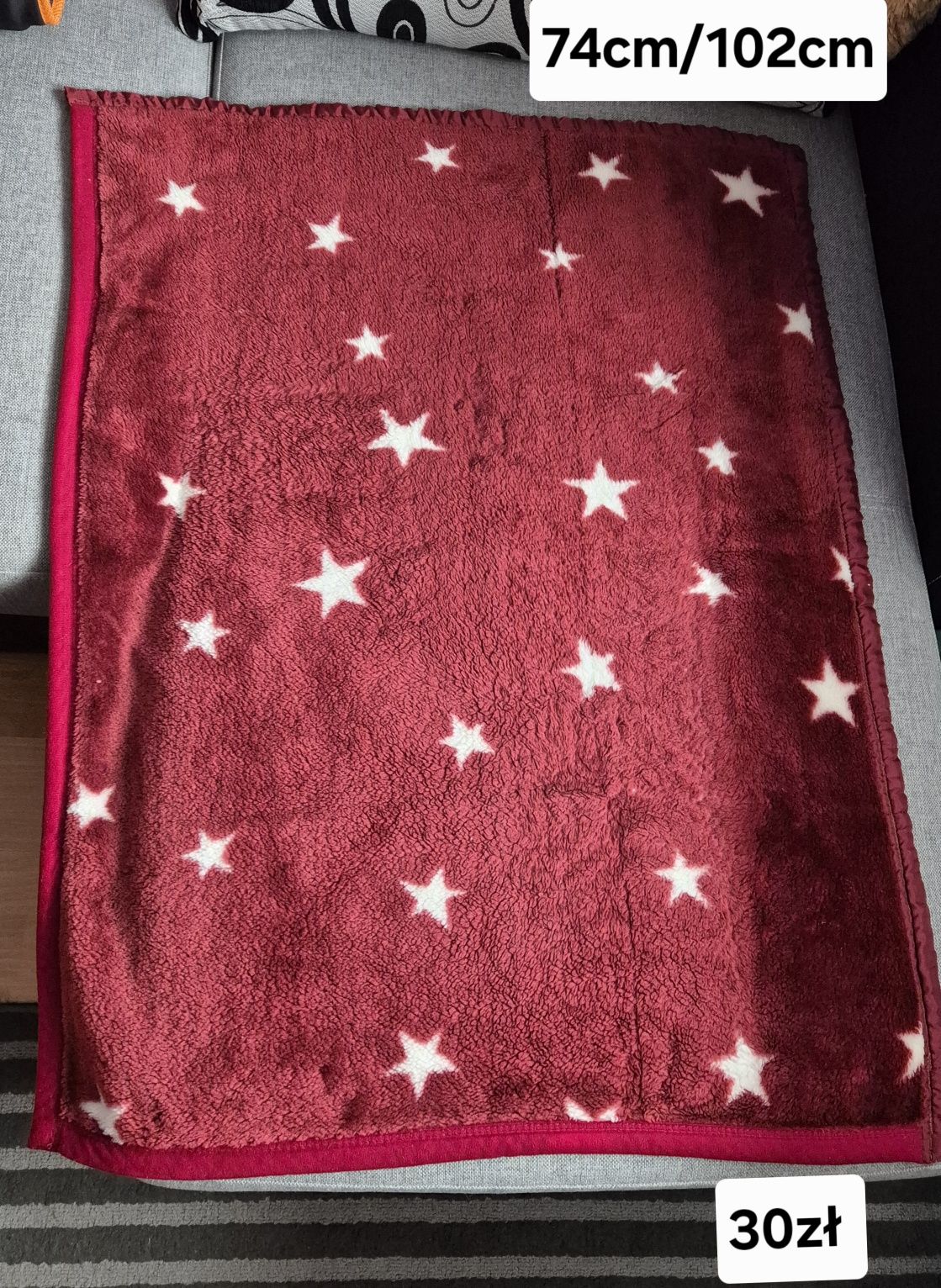 Kocyk 74cm/102cm wiśniowy w białe gwiazdki