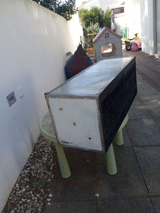 Gaiola artesanal para pássaros