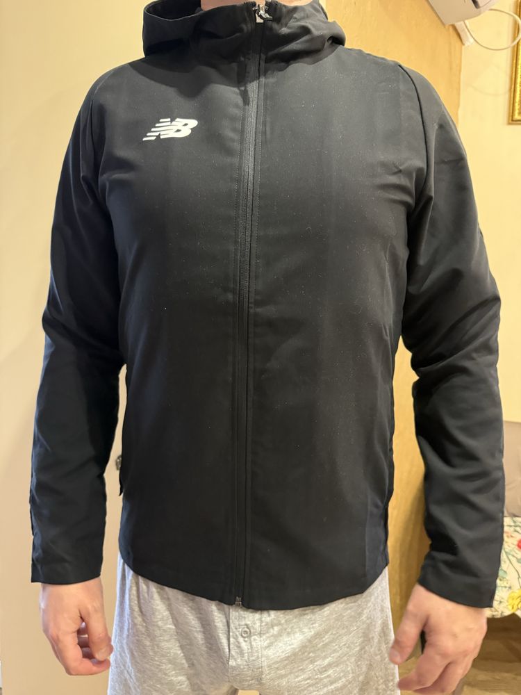 Куриочка чоловіча New Balance M /46 чорна з капюшоном на підкладці