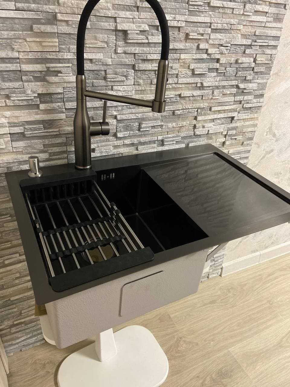 Кухонная мойка Platinum HANDMADE PVD 780-480мм. чорная