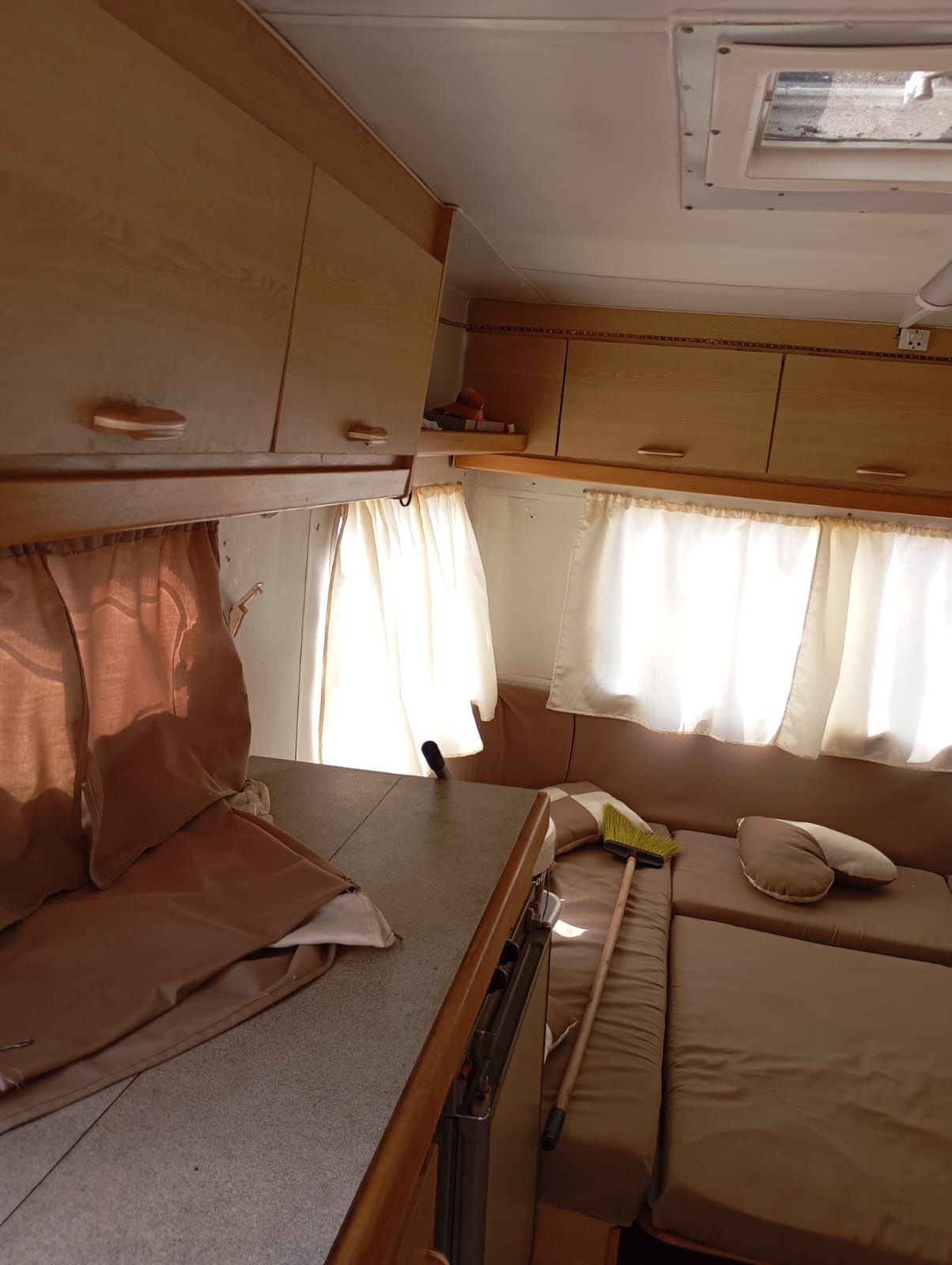 Caravana com painais solares