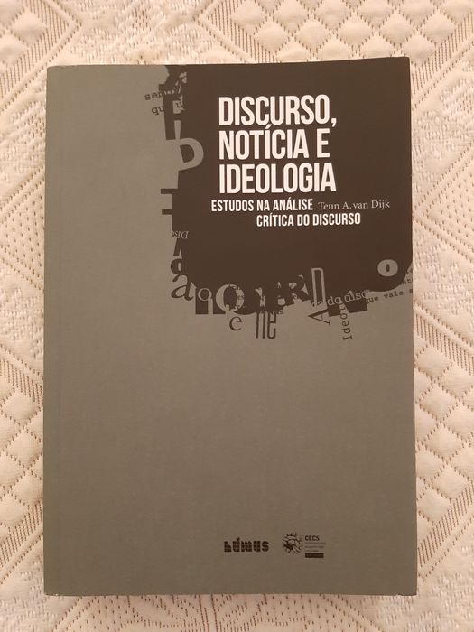 Vendo 'Discurso, Notícia e Ideologia', de Teun A. van Dijk.