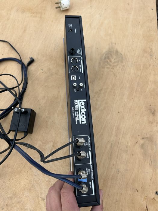 Мікрофонний передпідсилювач/процесор ефектів Lexicon MX200