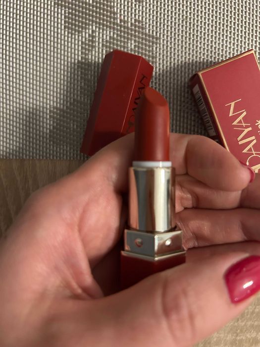 Szminka mocna czerwień Scarlet 02 Handaiyan