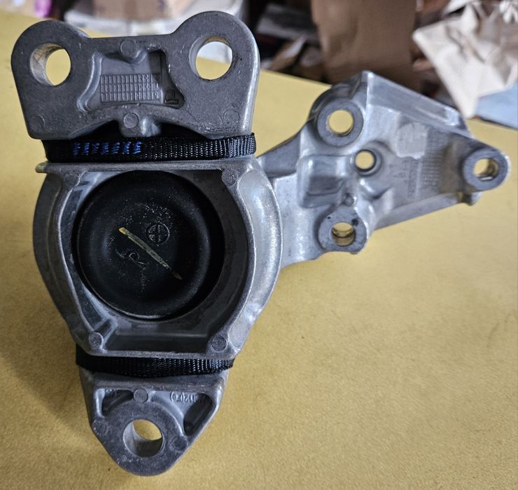 Renault Megane III 1.9 dCi nowa łapa poduszka silnika Febi Bilstein