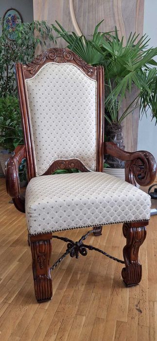 Stół do salonu z sześcioma krzesłami