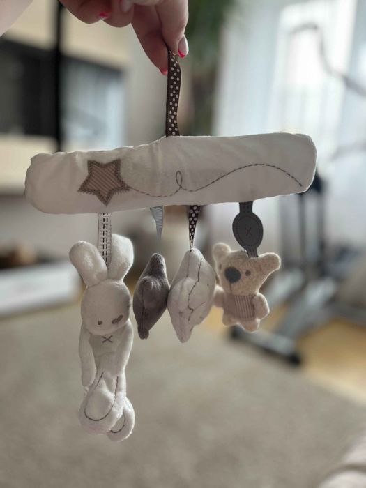 Подвеска на коляску кроватку музыкальная игрушка погремушка