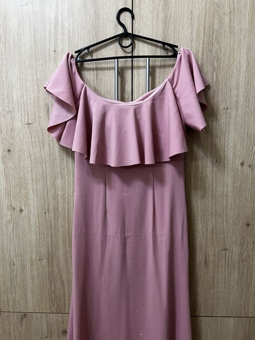 Вечірня рожева сукня