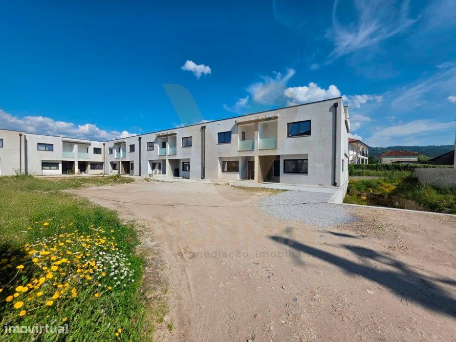 Moradia T3 c/Jardim em Condomínio Privado - Arcos de Valdevez