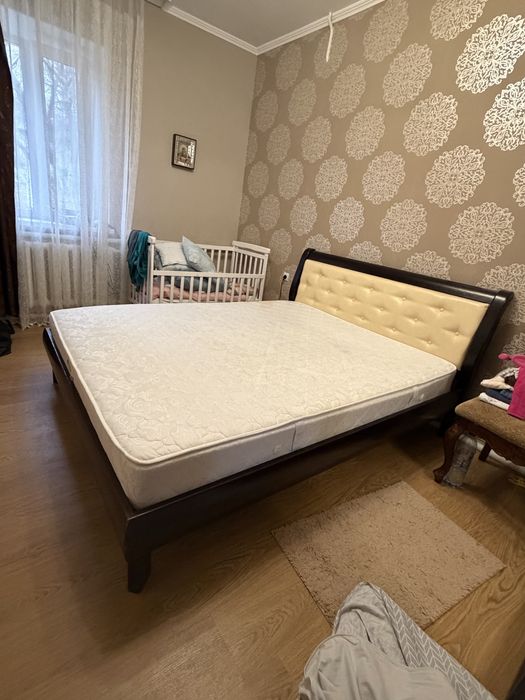 Продам ліжко з матрацом