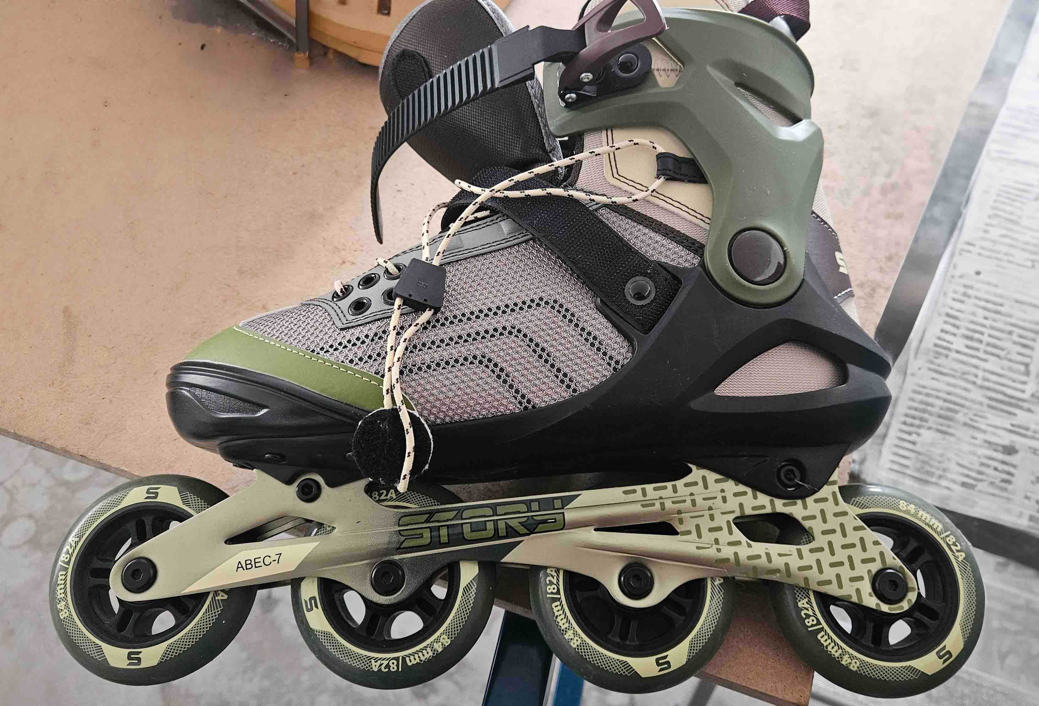 Skates em linha novos