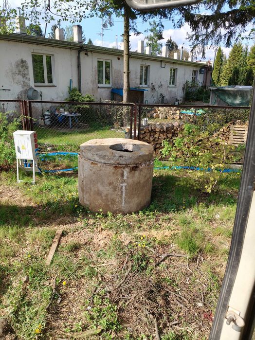 Kręg betonowy 10cm gr. zbrojony 1200 w środku ,pokrywa 15cm zbrojona