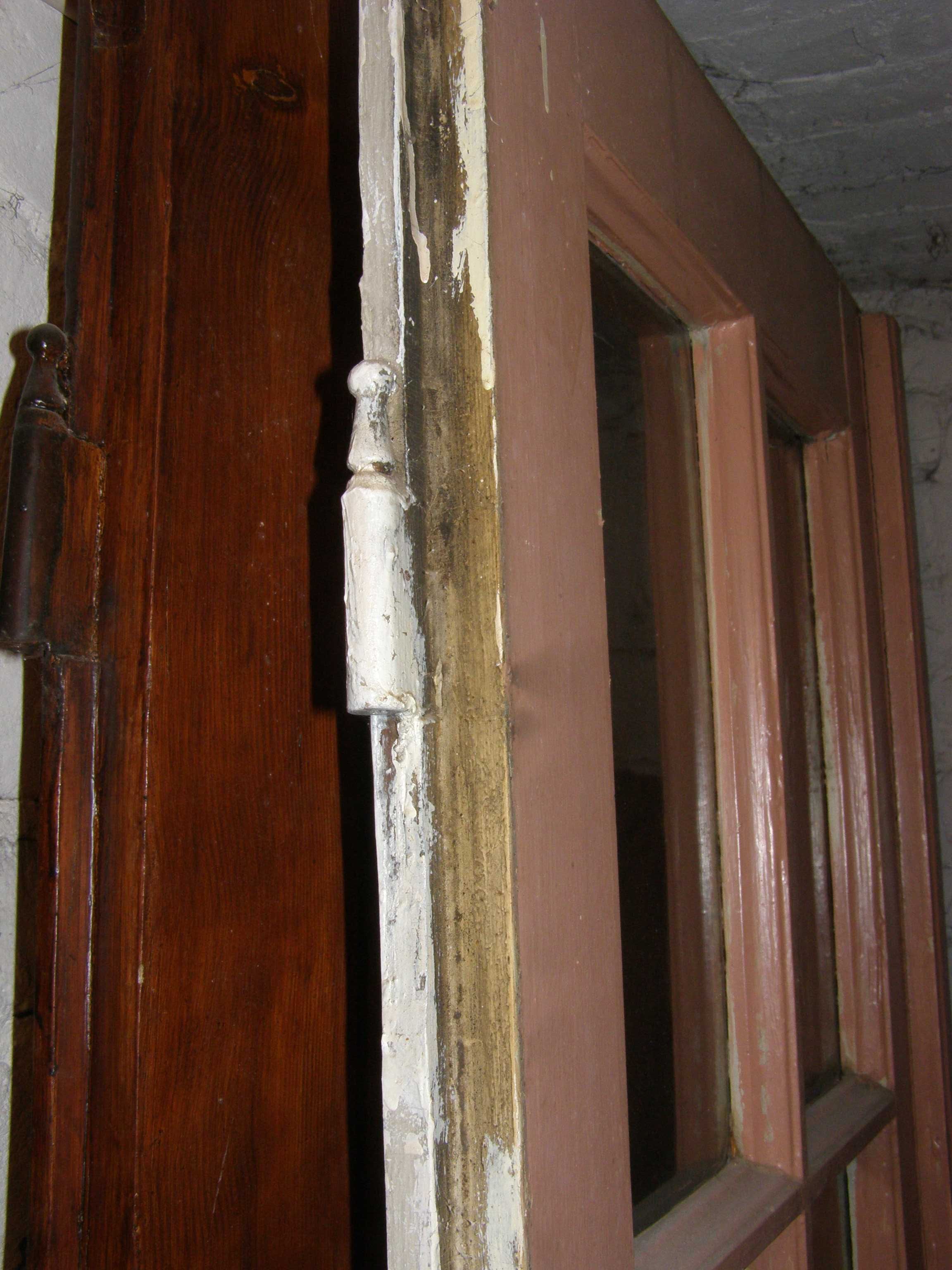 межкомнатные двери ( дверные полотна) цельного дерева со стёклами
