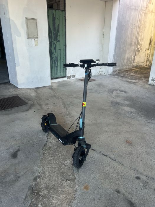 Trotinete Cecotec  com muita força! Em otimo estado geral como pode ve