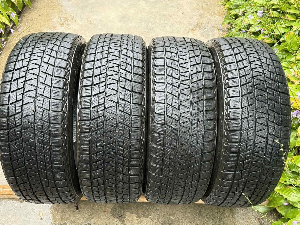 Зимові шини 225/60 R17 99R Bridgsone blizzak DM-V1