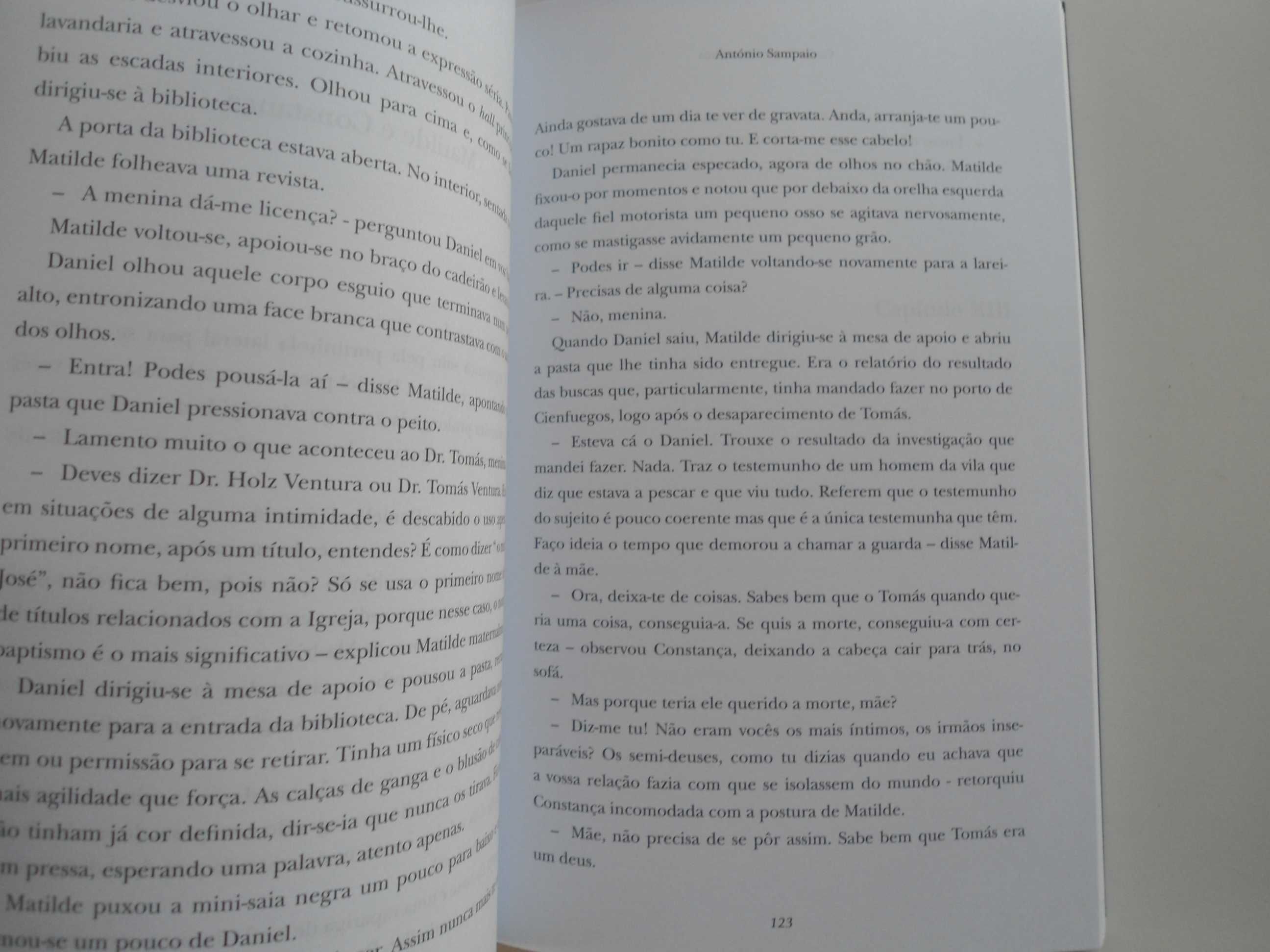Como Deuses entre nós de António Sampaio